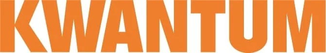 Logo van Kwantum, met de merknaam in dikke, oranje hoofdletters op een witte achtergrond.