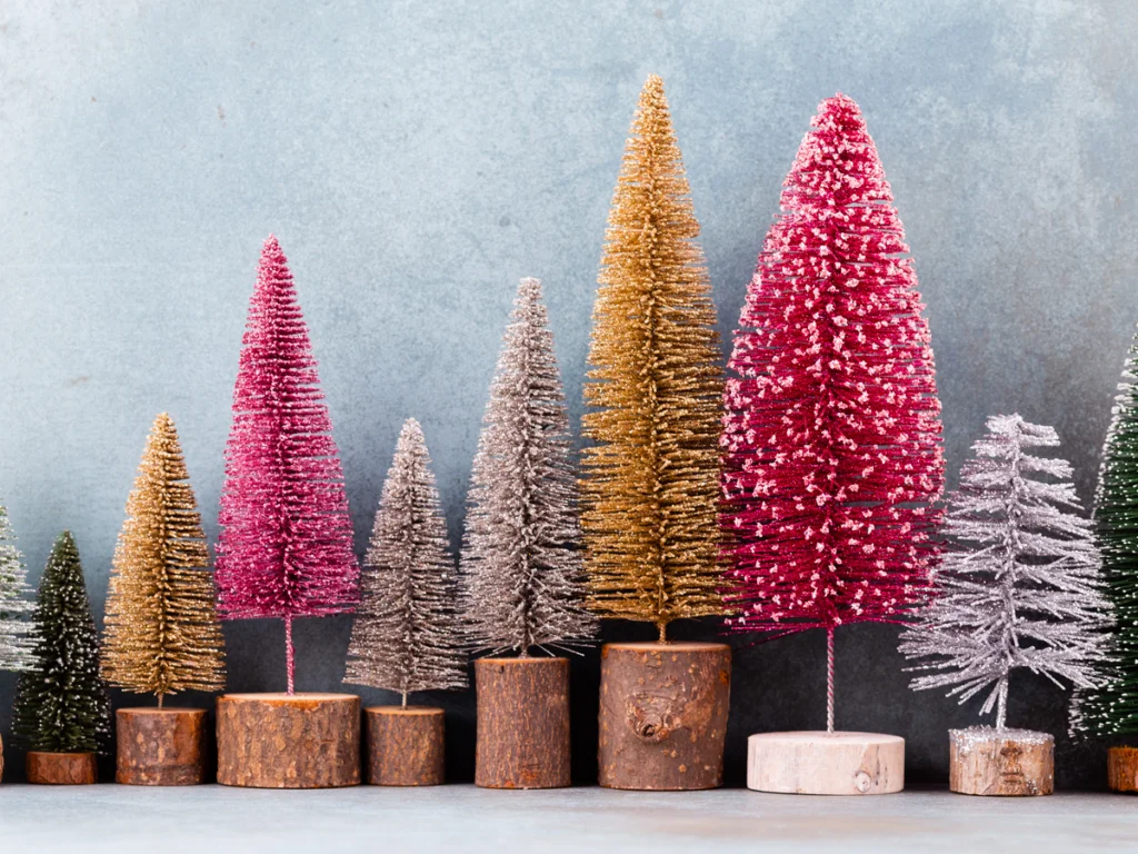 Kleine kerstboompjes in diverse kleuren